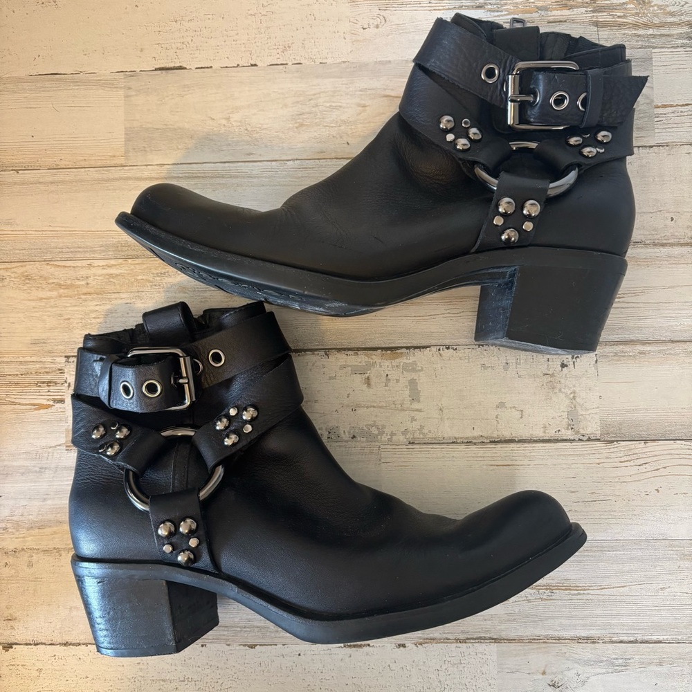 Cole Haan Black O-Ring Harness Leather Waterproof Biker Ankle Boots Women’s 7 - Picture 2 of 15
